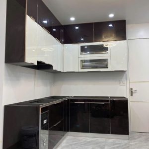 Mẫu tủ bếp inox cánh kính cường lực