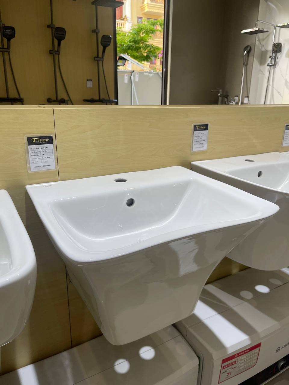 Lavabo treo liền khối vuông HC-4200